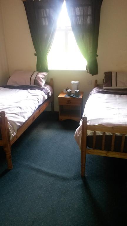 The Friar Tucks Hotel Gloucester Szoba fotó